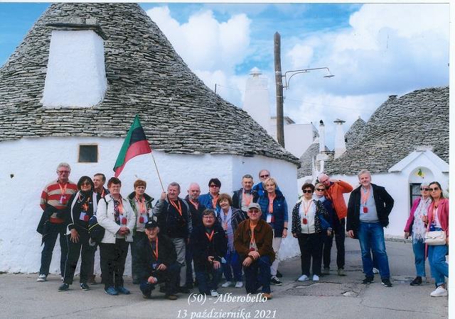 12-nasz_grupa_w_alberobello.jpg