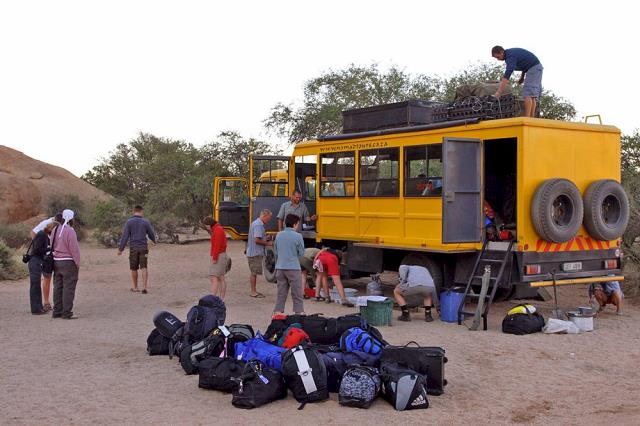 50-rozladunek_sprzetu_w_spitzkoppe.jpg