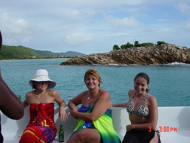 29-ola-ewa-malgosia_podczas_rejsu_katamaranem_na_green_island.jpg