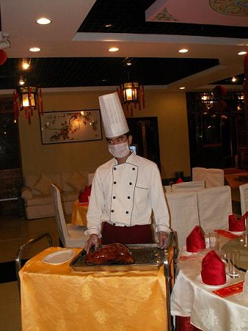 124-kaczka_po_pekinsku_w_pekinskiej_wyspecjalizowanej_restauracji.jpg