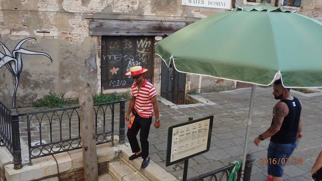 41-gondolier_w_wenecji.jpg