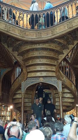 54-ksiegarnia-lello_i_irmao_-_tu_powstala_historia_harry_pottera.jpg
