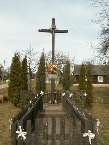 15-przydrozny_krzyz_miedzy_kakoninem_a_przelecza_hucka.jpg