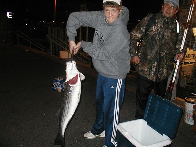 04-kazik_jedlinski_i_jego_striped_bass-11-01-2003.jpg