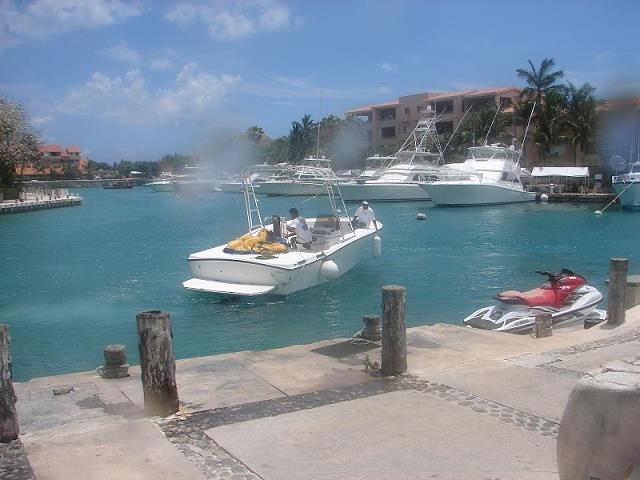 06-port_-_puerto_aventuras-meksyk-kwiecien-2011.jpg