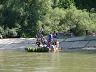 23-na_przodzie_tratwy_-_galazki_swierku_lub_jedliny-slowacja