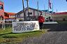 05-przed_budynkiem_kapitanatu_portu_puerto_williams