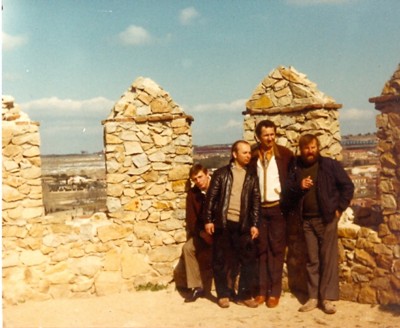 05-Na murach Awili-od lewej-Jurek-Jozek-Wacek.jpg