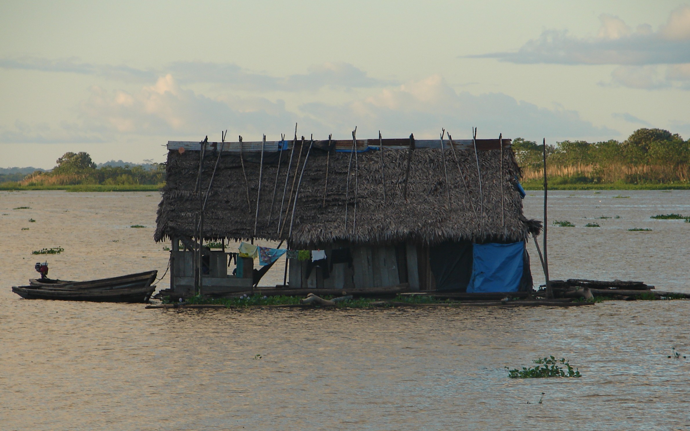 Plywajacy dom 