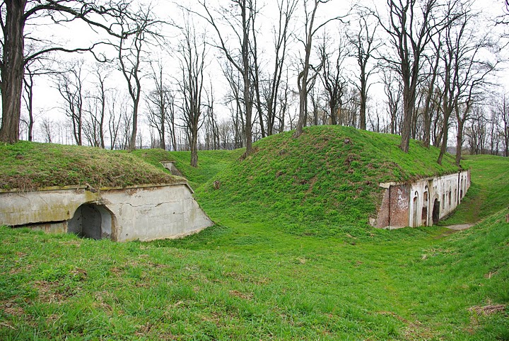 07-Fort 8-Letownia-Fortyfikacje boczne