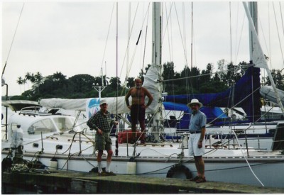 02-Crisrobal- w Panamie-Od lewej-Piotr-kpt Andrzej Plewik-kpt Andrzej Bienkowski.jpg