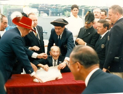 01-Pierwsze Miedzynarodowe Zaffarancho w Nowym Jorku-1986 rok-na pokladzie sy Esmeralda-podpisanie historycznych dokumentow