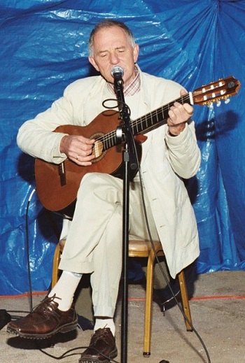 06-Jurek Porebski spiewa szanty